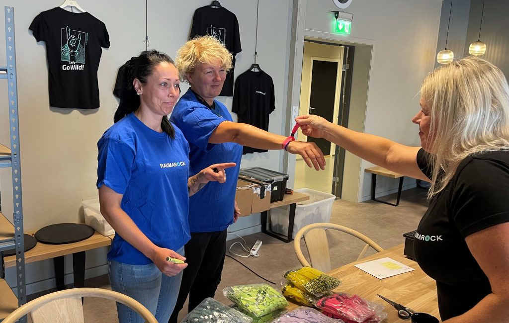 Festivalkontoret er åpent, og vi står klar til å hjelpe deg i Asteros lokaler i Strandgata. Se åpningstider under bildet. Festivalkontoret er åpent Festivalkontoret er åpent, og vi står klar til å hjelpe deg i Asteros lokaler i Strandgata. Se åpningstider under bildet. Festivalkontoret er åpent