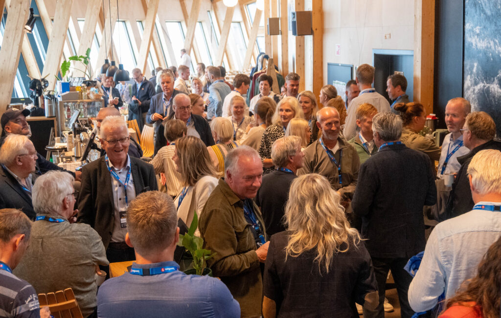 Velkommen til Norges råeste konferansearena! Her møtes næringsliv og festivalstemning på toppen av Nesaksla, midt i hjertet av mektige Romsdalen. Business on the Rock 2026 Velkommen til Norges råeste konferansearena! Her møtes næringsliv og festivalstemning på toppen av Nesaksla, midt i hjertet av mektige Romsdalen. Business on the Rock 2026