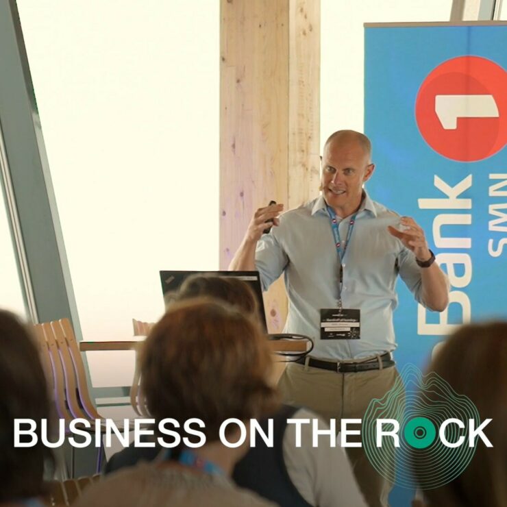 Den aller første "Business on the rock"-konferansen ble arrangert på toppen av Nesaksla under årets Raumarock. En fullsatt sal fikk ny og verdifull innsikt fra kunnskapsrike foredragsholdere. Suksess on the rock