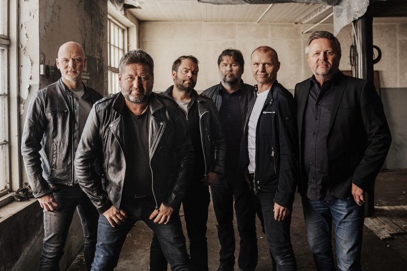 Allsangen runger fra første til siste tone når DDE spiller opp. (Foto: Line Berre) Allsangen runger fra første til siste tone når DDE spiller opp. (Foto: Line Berre)