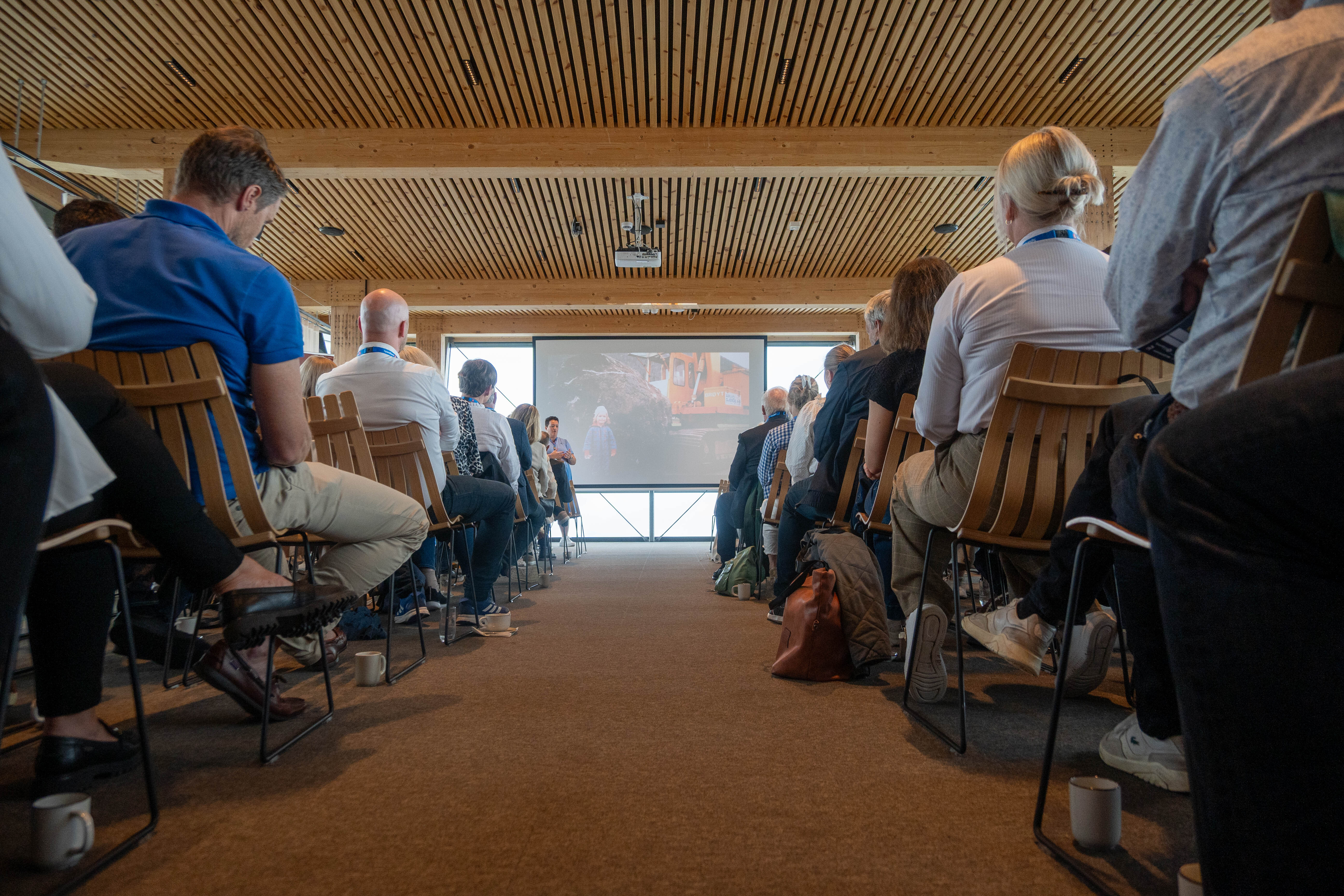 Alle følger spent med. Foto: Arne Rovick Alle følger spent med. Foto: Arne Rovick