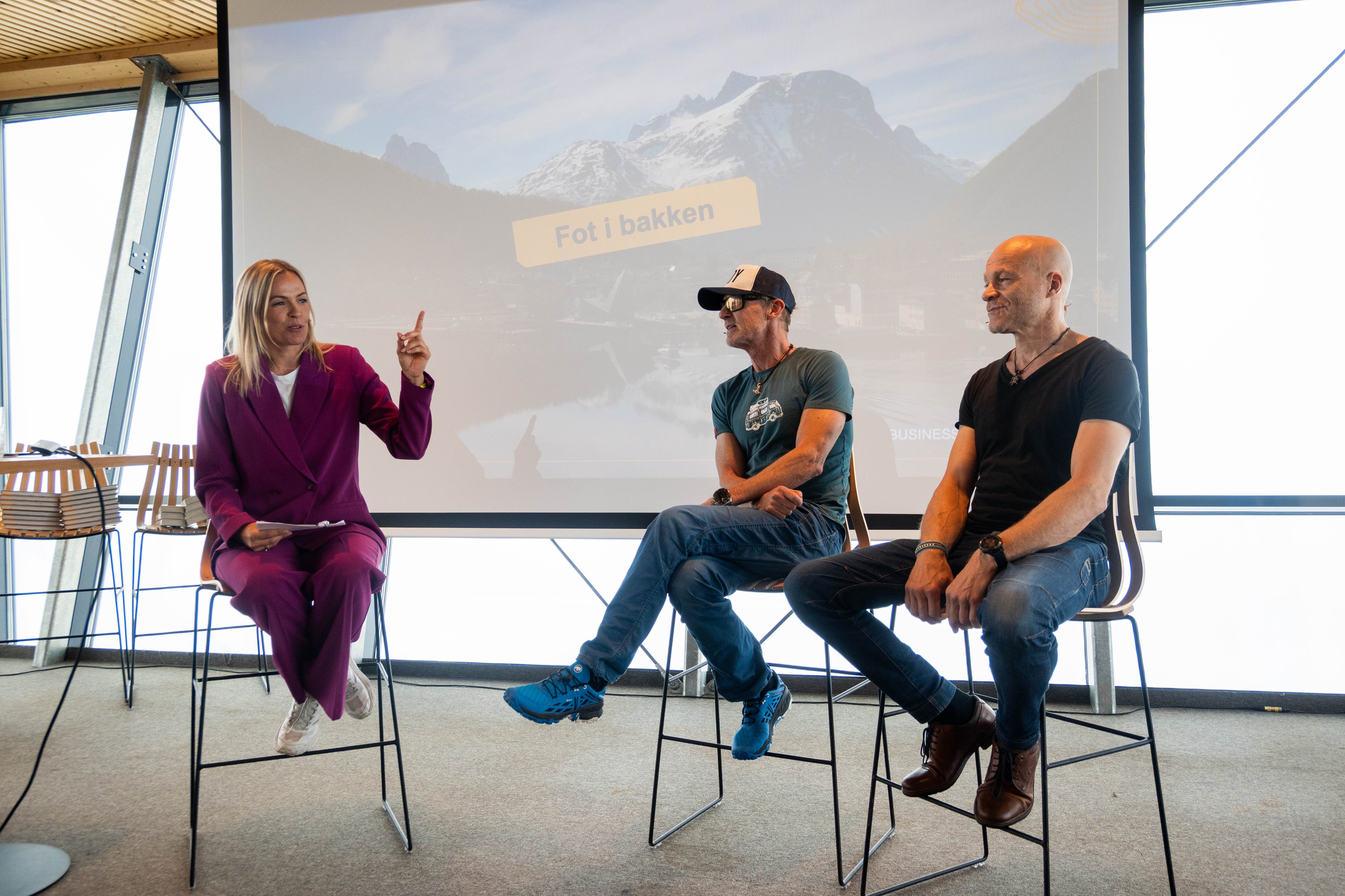 Hvordan nå målene sine? Gode tips fra Jo & Lars i samtale med Carina Olset Hovda Foto: Arne Rovick Hvordan nå målene sine? Gode tips fra Jo & Lars i samtale med Carina Olset Hovda Foto: Arne Rovick